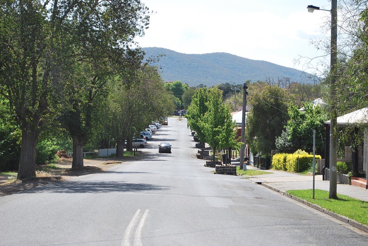 Station Street, the main street of Riddells Creek