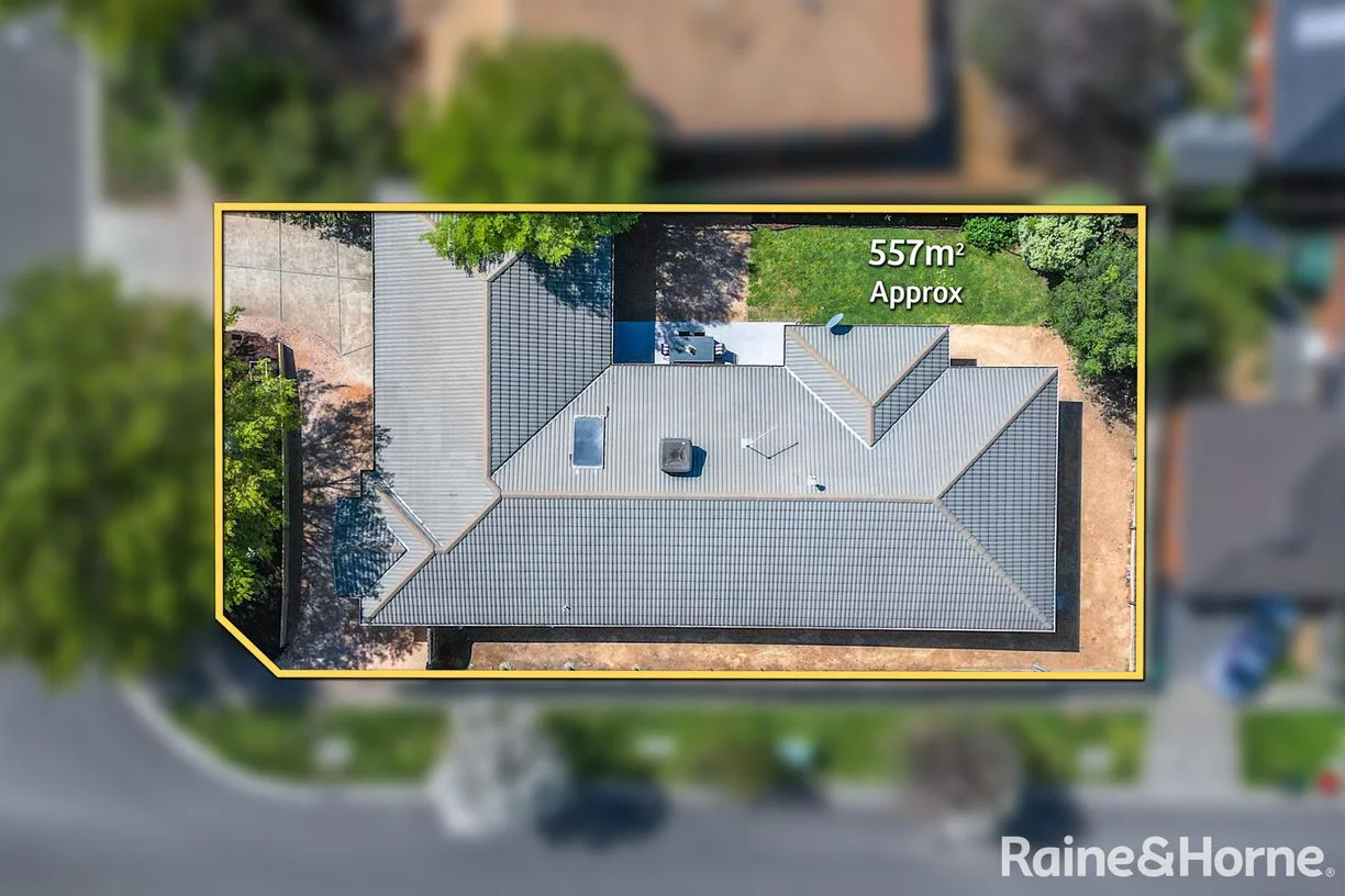 29 Fingleton Crescent, Sunbury, property photograph 3