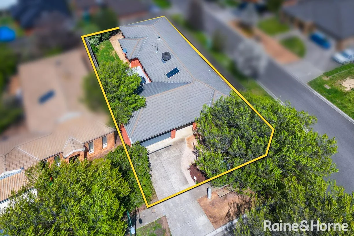 29 Fingleton Crescent, Sunbury, property photograph 2