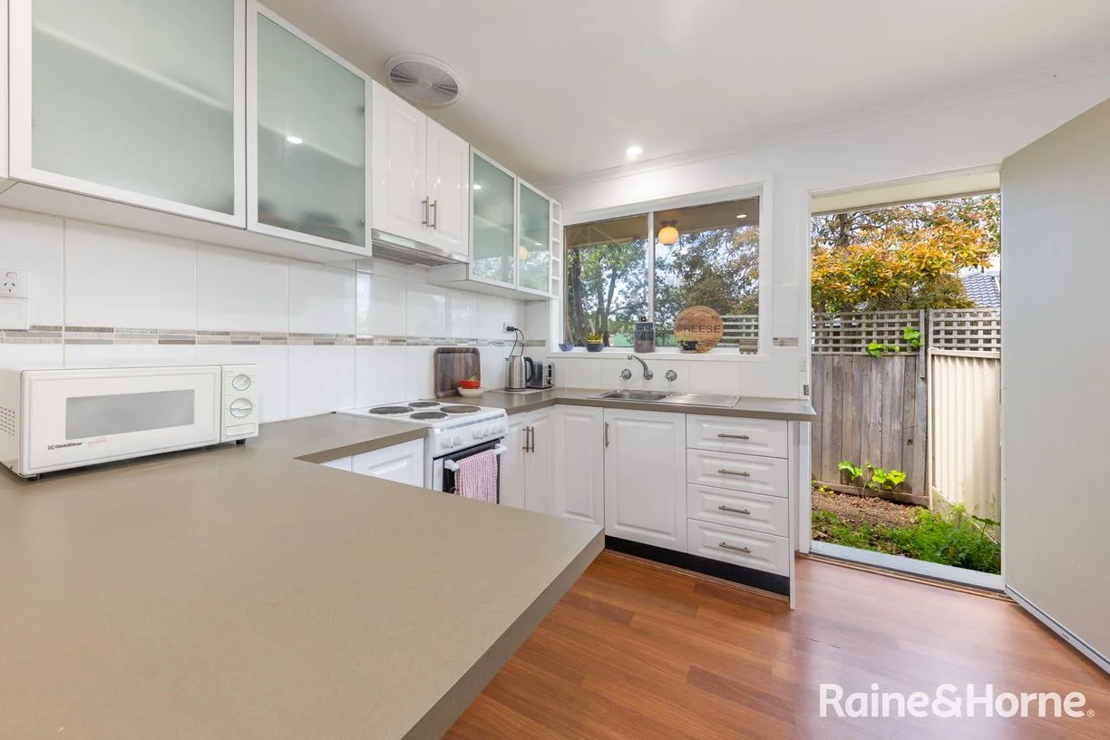2/25 Worcester Road, Gisborne, property photograph 3