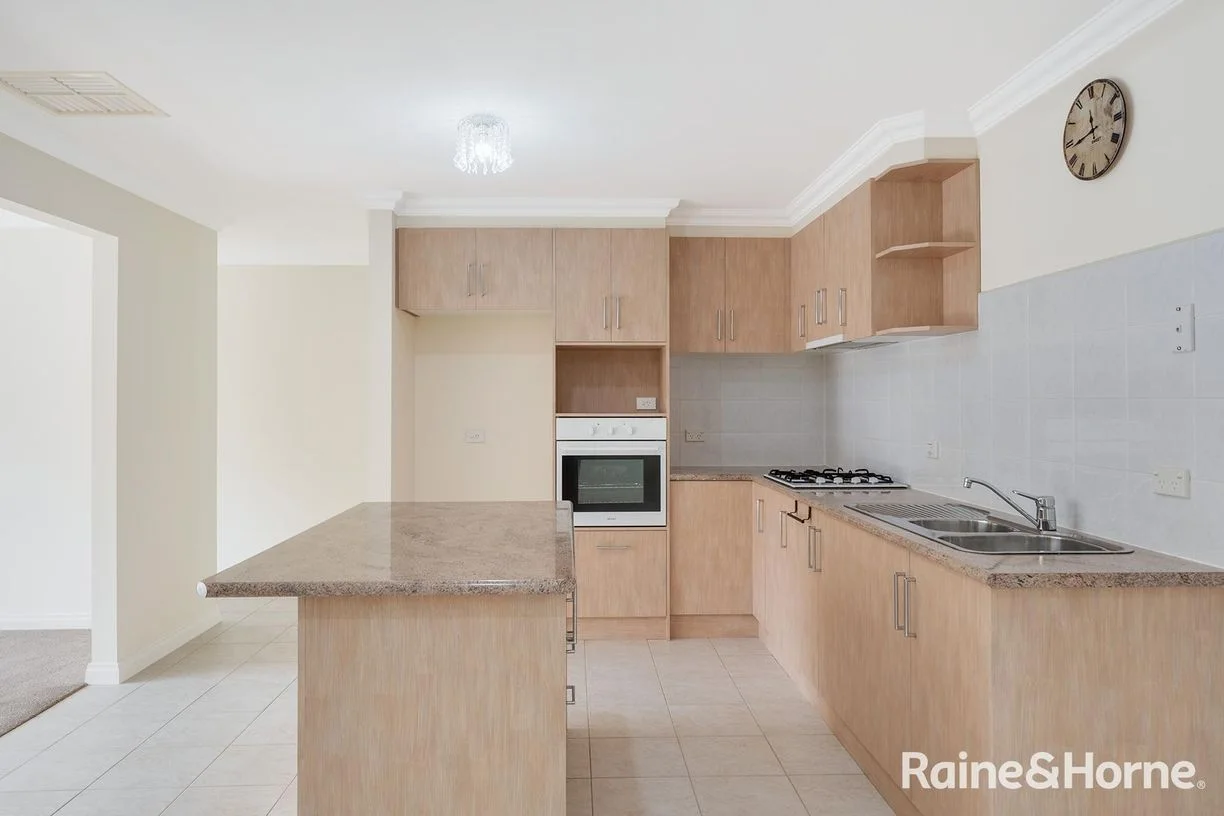 2/175 O'Shanassy Street, Sunbury, property photograph 3