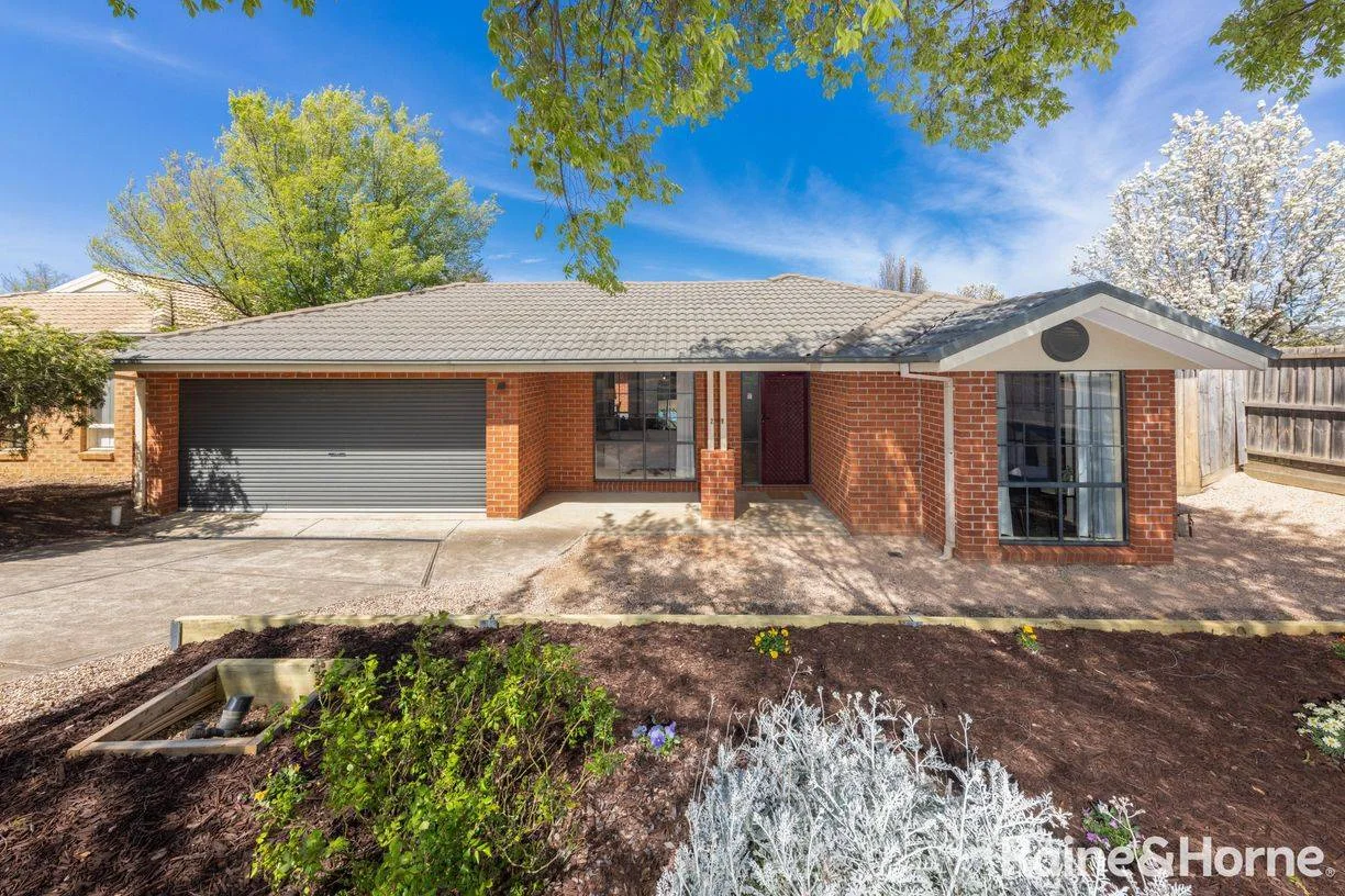Property for sale at 29 Fingleton Crescent, Sunbury